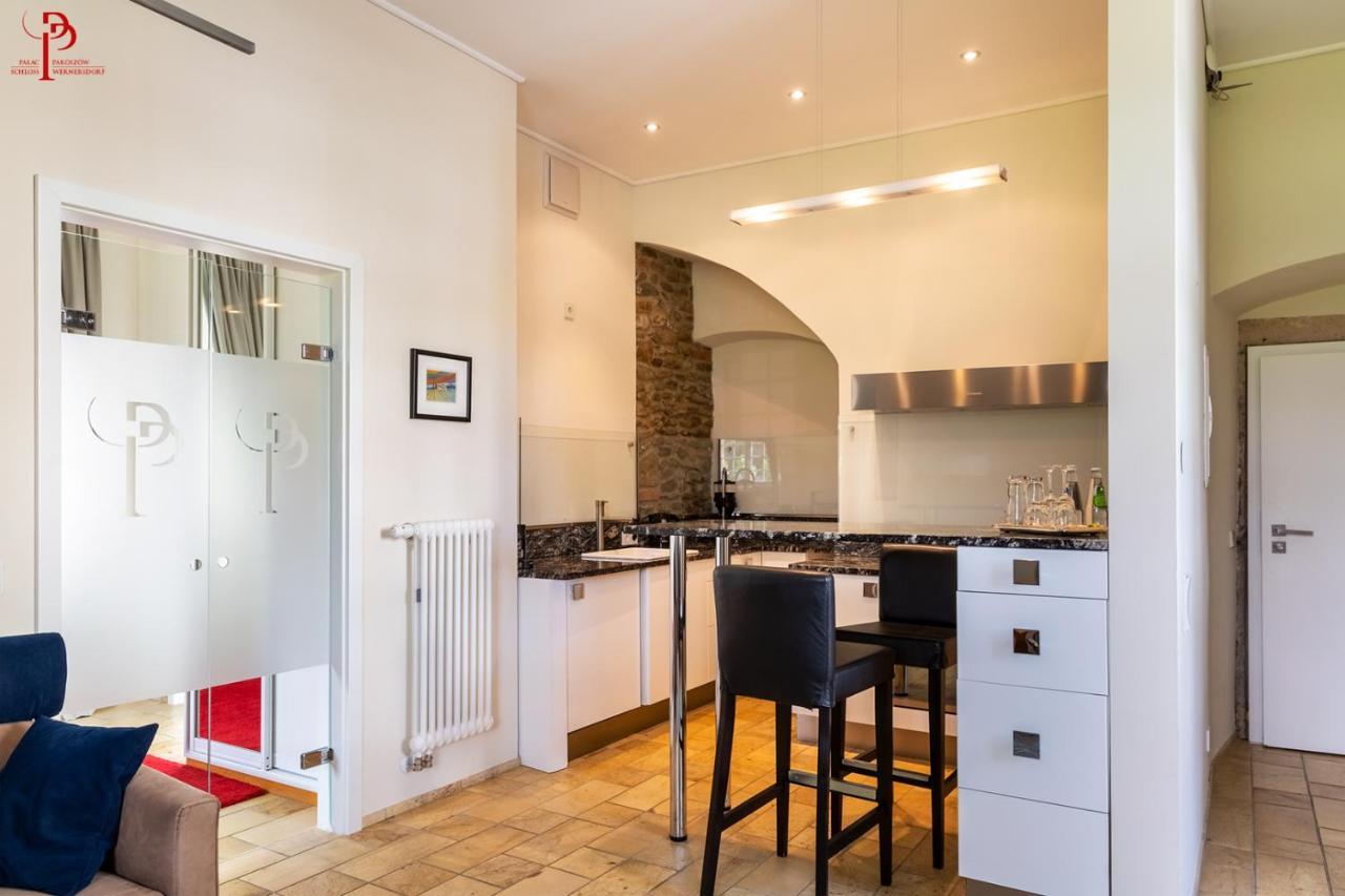 Palac Pakoszow Schlosshotel Wernersdorf 옐레니아구라 외부 사진 A modern open plan kitchen