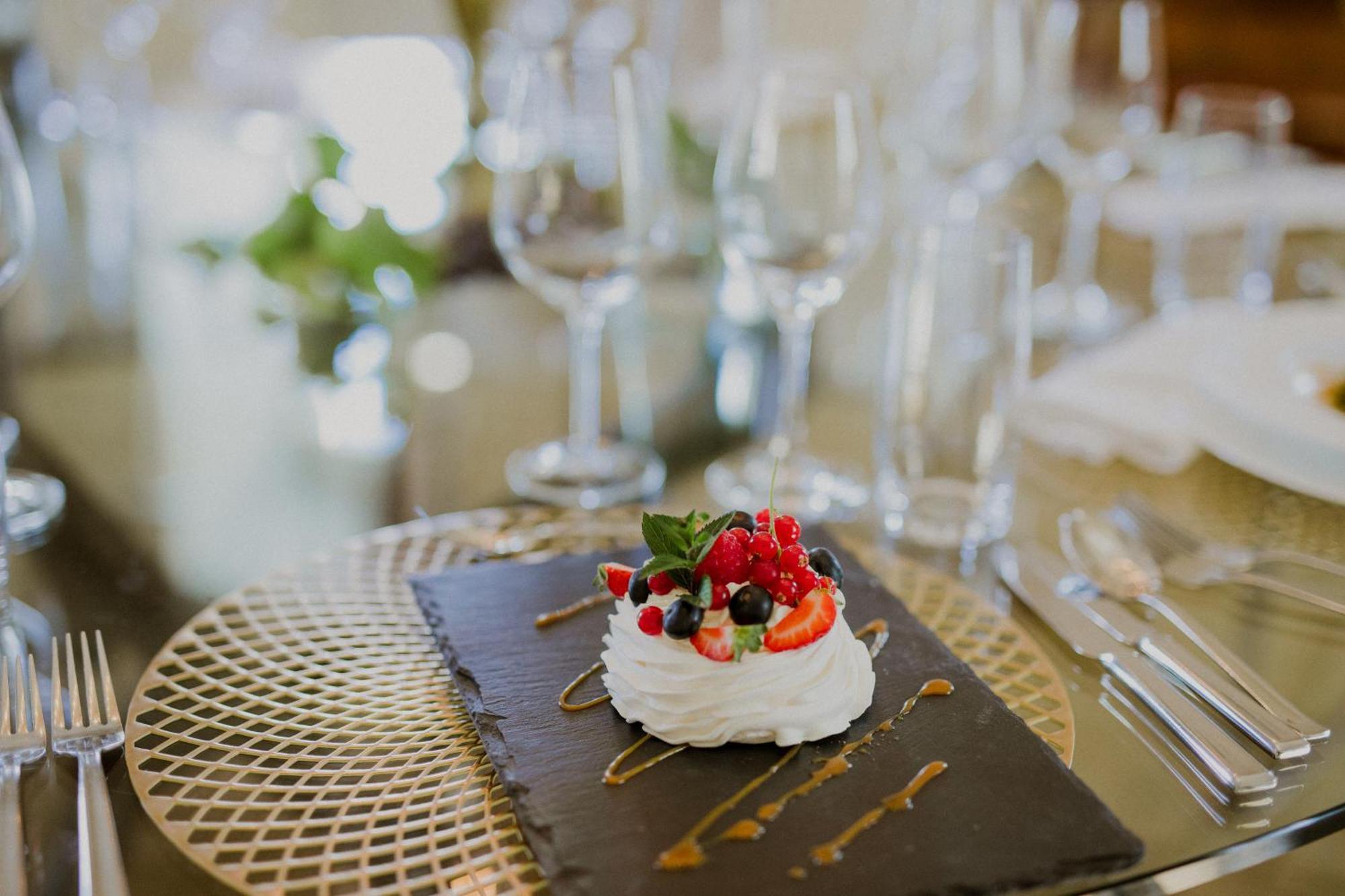 Palac Pakoszow Schlosshotel Wernersdorf 옐레니아구라 외부 사진 A fruit meringue