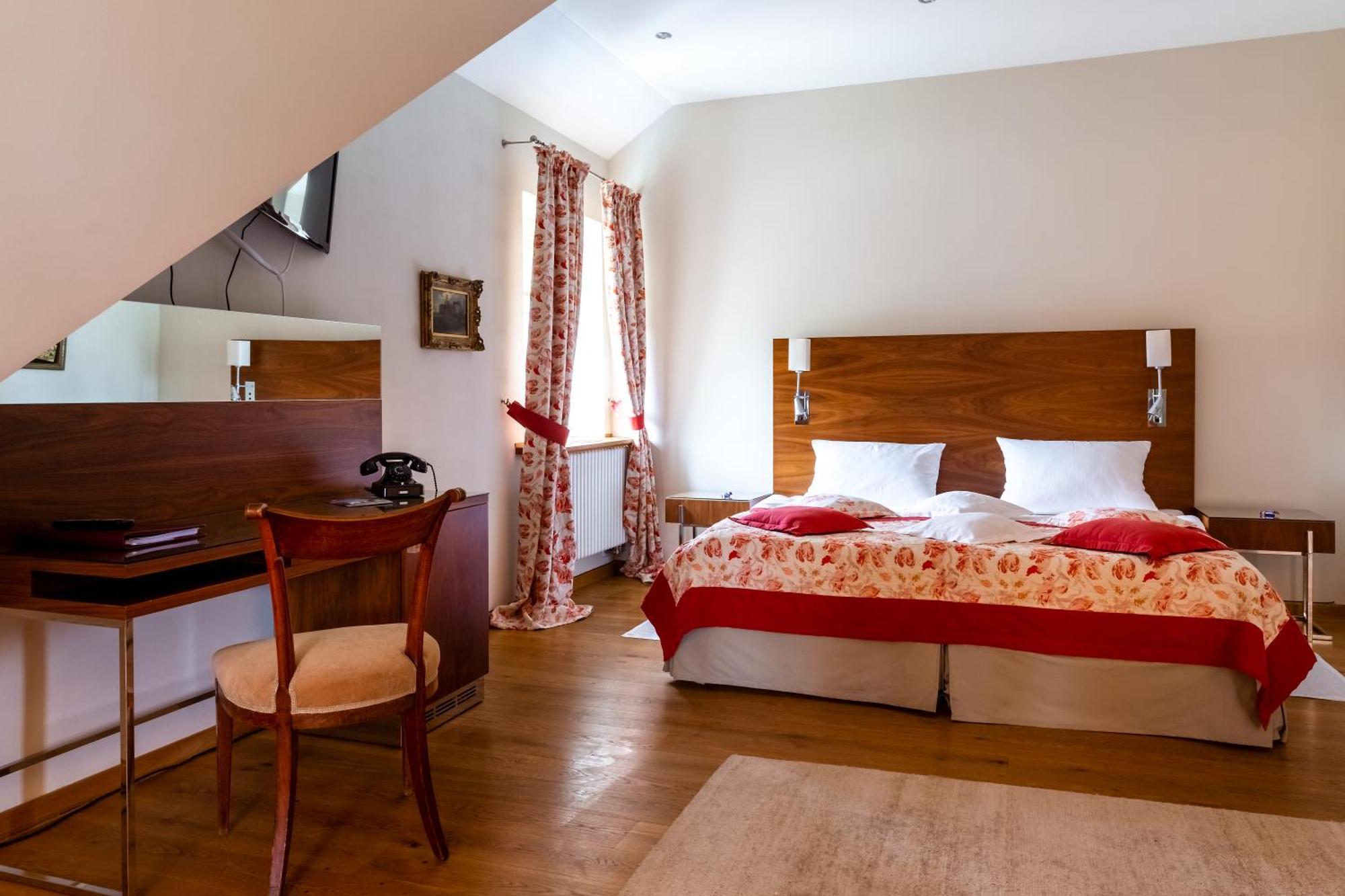 Palac Pakoszow Schlosshotel Wernersdorf 옐레니아구라 외부 사진 A room at the hotel