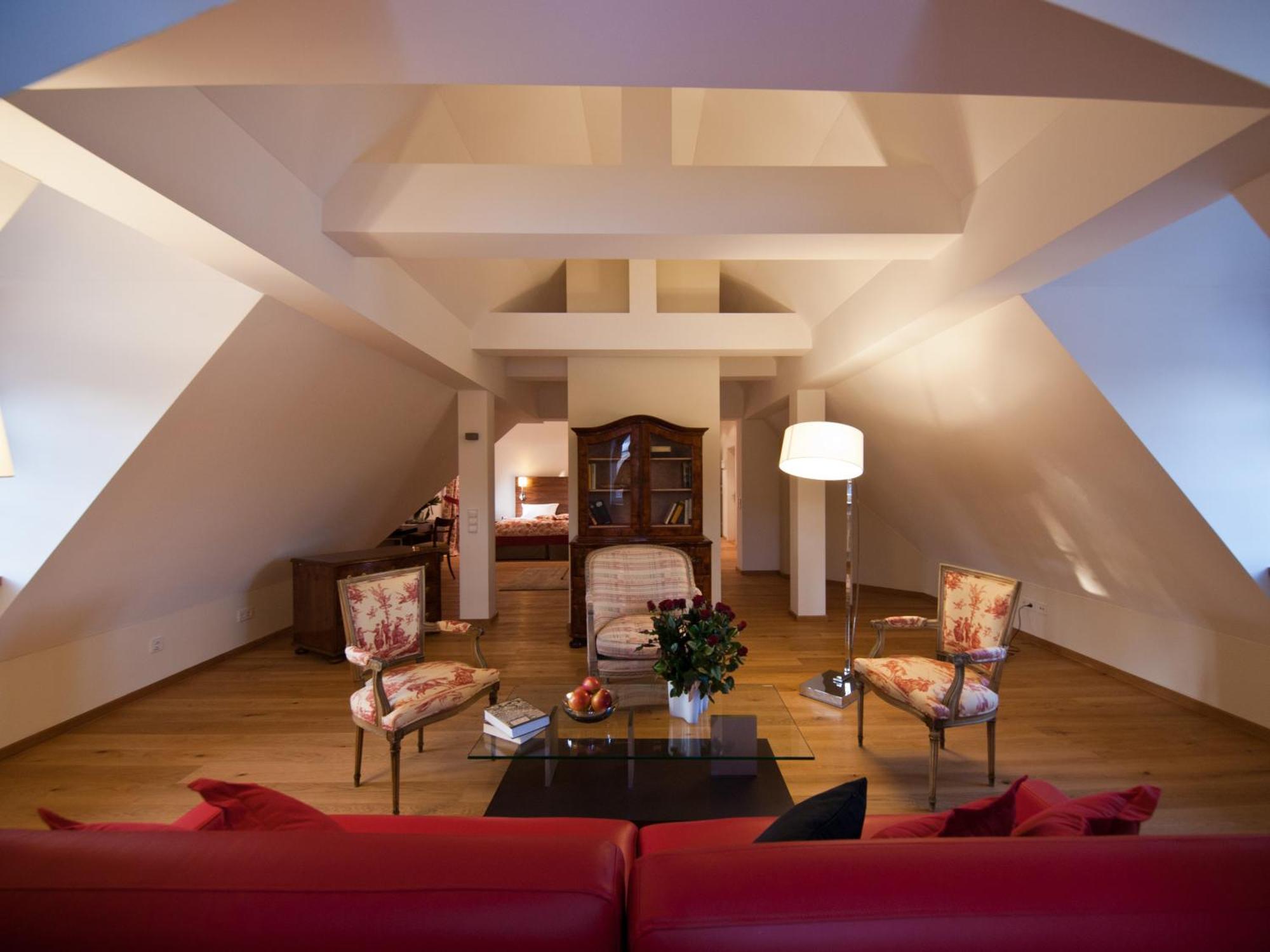 Palac Pakoszow Schlosshotel Wernersdorf 옐레니아구라 외부 사진 The interior of a suite at the Hotel de l'Europe
