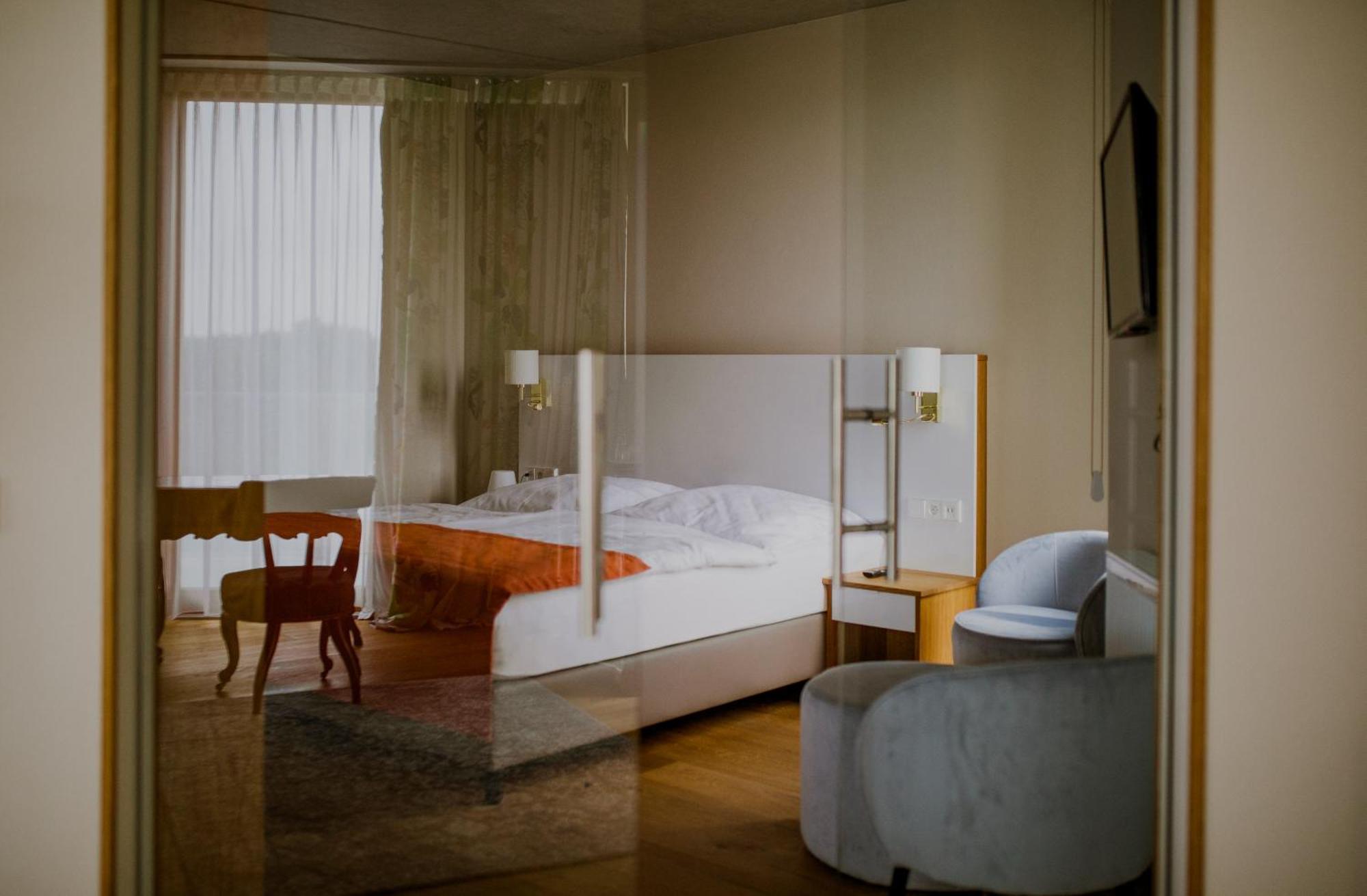 Palac Pakoszow Schlosshotel Wernersdorf 옐레니아구라 외부 사진 A room at the hotel