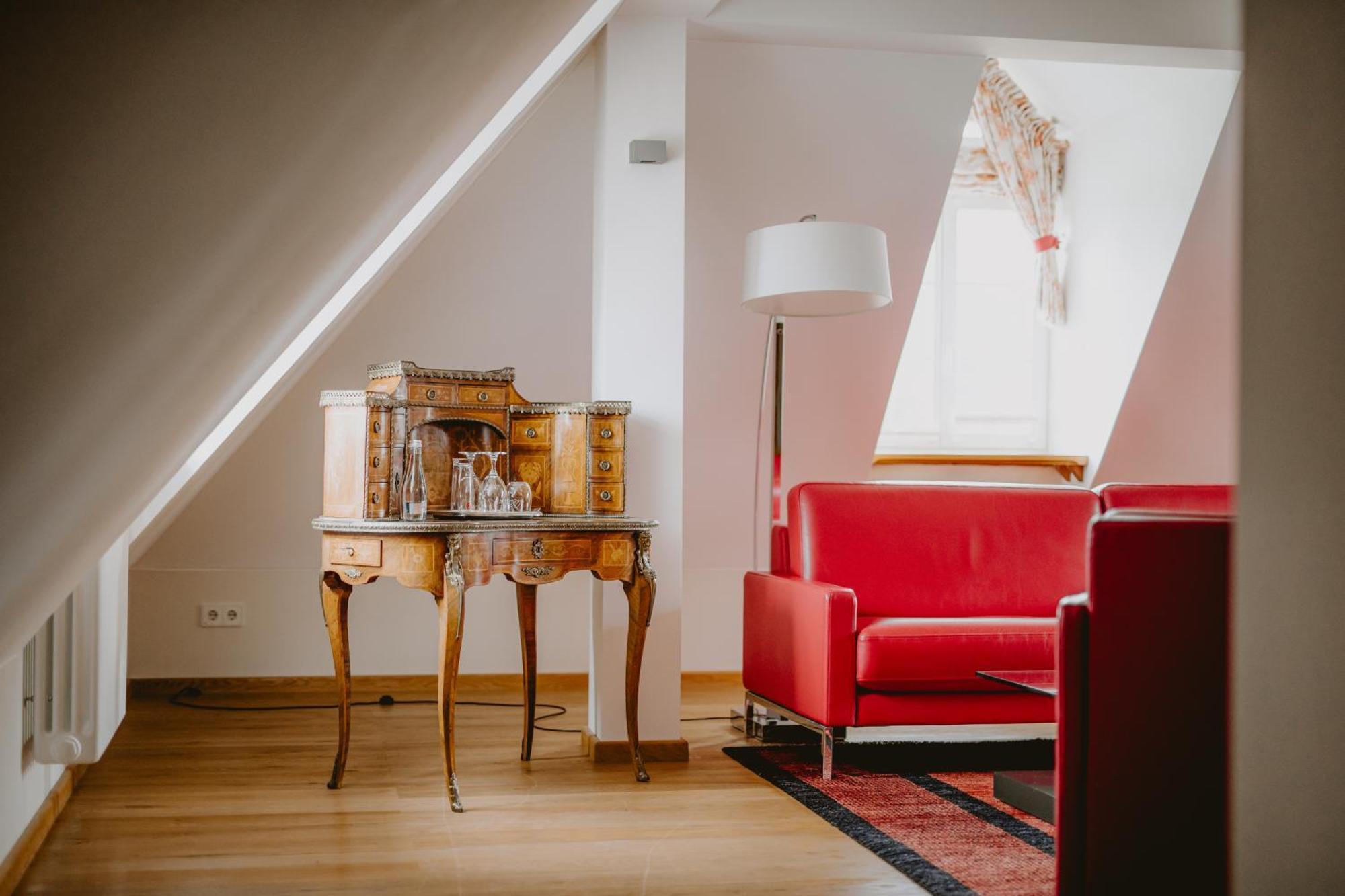 Palac Pakoszow Schlosshotel Wernersdorf 옐레니아구라 외부 사진 A suite at the Hotel Axelmannstein