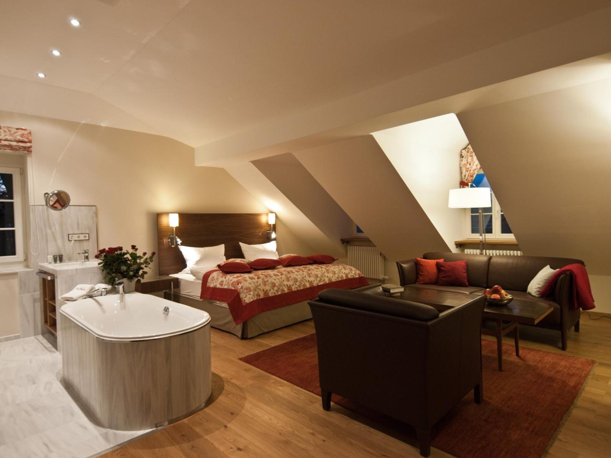 Palac Pakoszow Schlosshotel Wernersdorf 옐레니아구라 외부 사진 A suite at the hotel