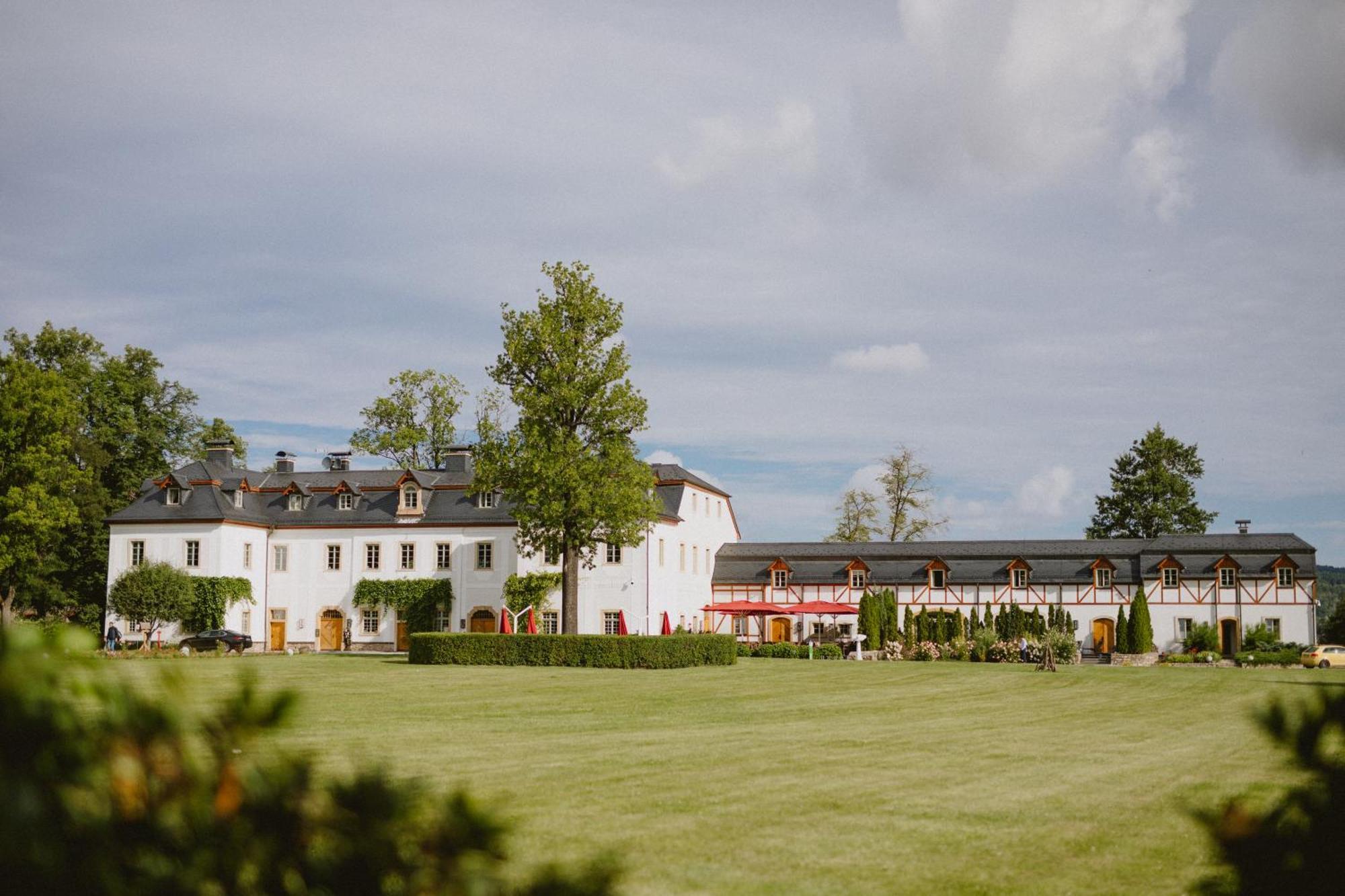 Palac Pakoszow Schlosshotel Wernersdorf 옐레니아구라 외부 사진 The former abbey buildings