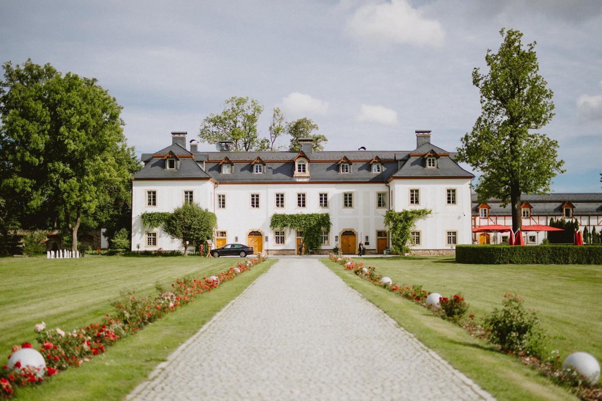 Palac Pakoszow Schlosshotel Wernersdorf 옐레니아구라 외부 사진 The main building of the former abbey