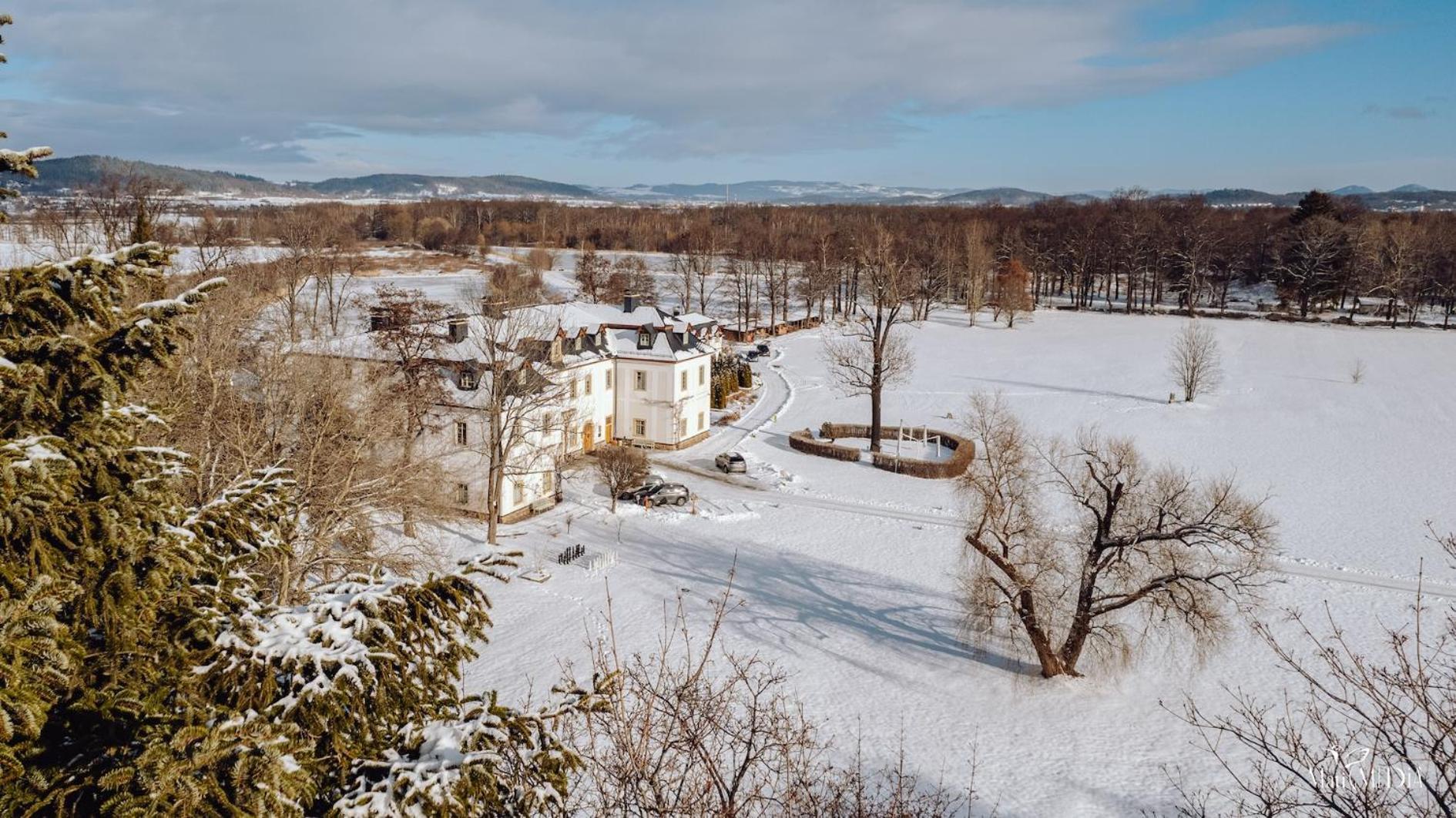 Palac Pakoszow Schlosshotel Wernersdorf 옐레니아구라 외부 사진 A general view of Laon