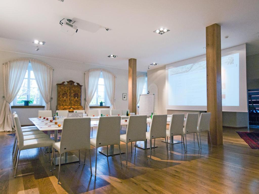 Palac Pakoszow Schlosshotel Wernersdorf 옐레니아구라 외부 사진 The interior of the former monastery