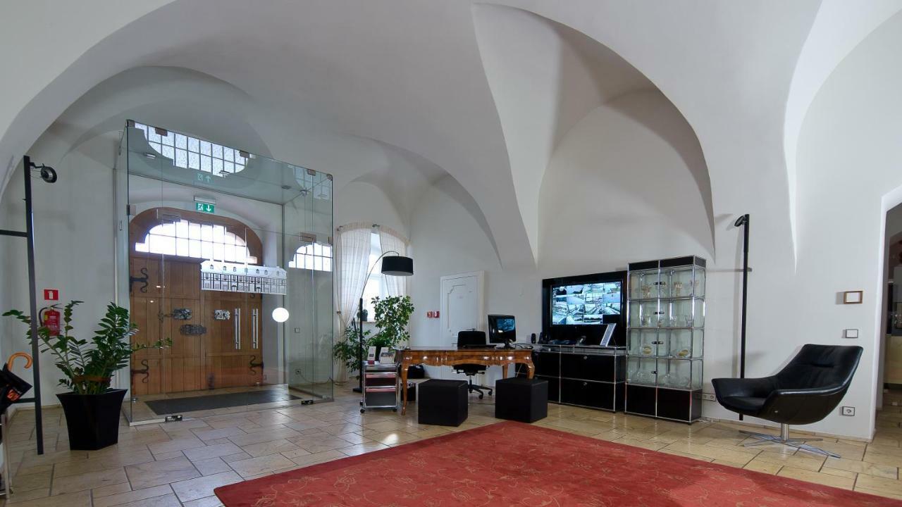 Palac Pakoszow Schlosshotel Wernersdorf 옐레니아구라 외부 사진 The interior of the museum