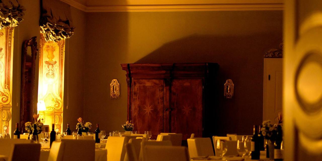 Palac Pakoszow Schlosshotel Wernersdorf 옐레니아구라 외부 사진 The interior of the restaurant